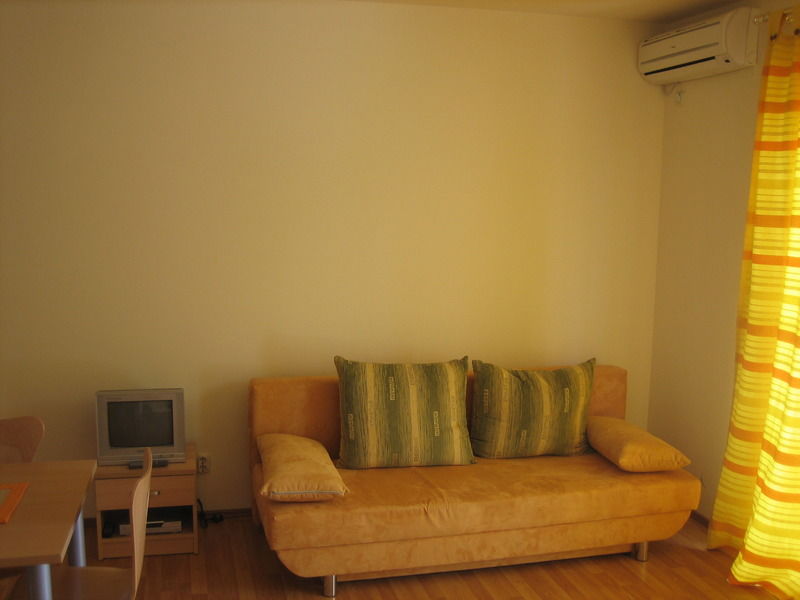 Mladen Hotel Omis Bagian luar foto